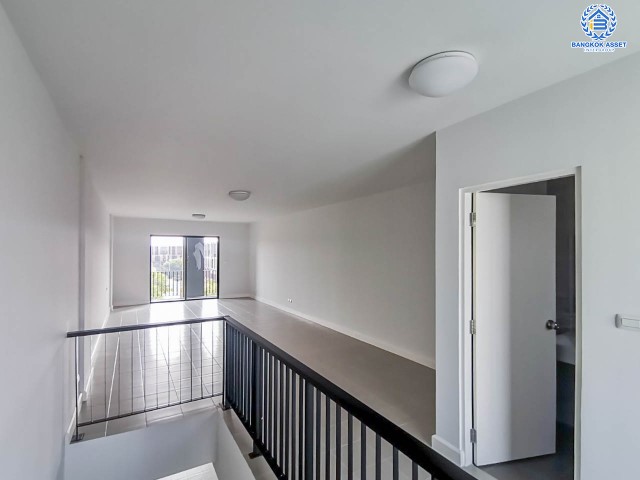 *****อาคารพาณิชย์มือสองย่านกรุงเทพมหานคร ม.สิริอเวนิว เพชรเกษม81 หลังมุม! ตกแต่งสไตล์ Loft ทันสมัย คุณภาพระดับ แสนสิริ เนื้อที่ 28.3 ตร.ว. ฟังก์ชัน 2 ห้องนอน 3 ห้องน้ำ 2 ที่จอดรถ ทำเลเด่น เดินทางสะดวก ใกล้รถไฟฟ้าสายสีน้ำเงิน "สถานีหลักสอง"